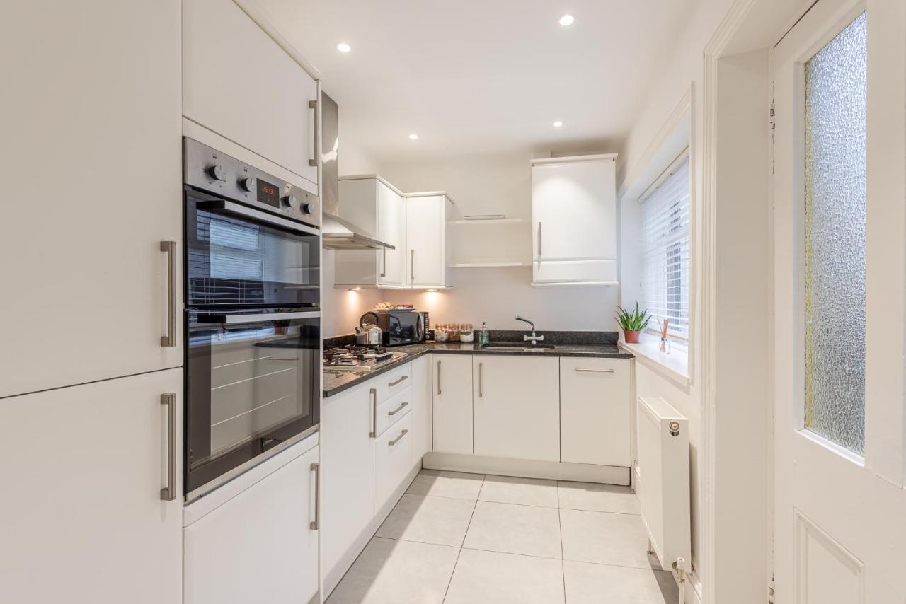 Perfectly Located 4 Storey Townhouse With 2 Parking Spaces In Central הרוגייט מראה חיצוני תמונה