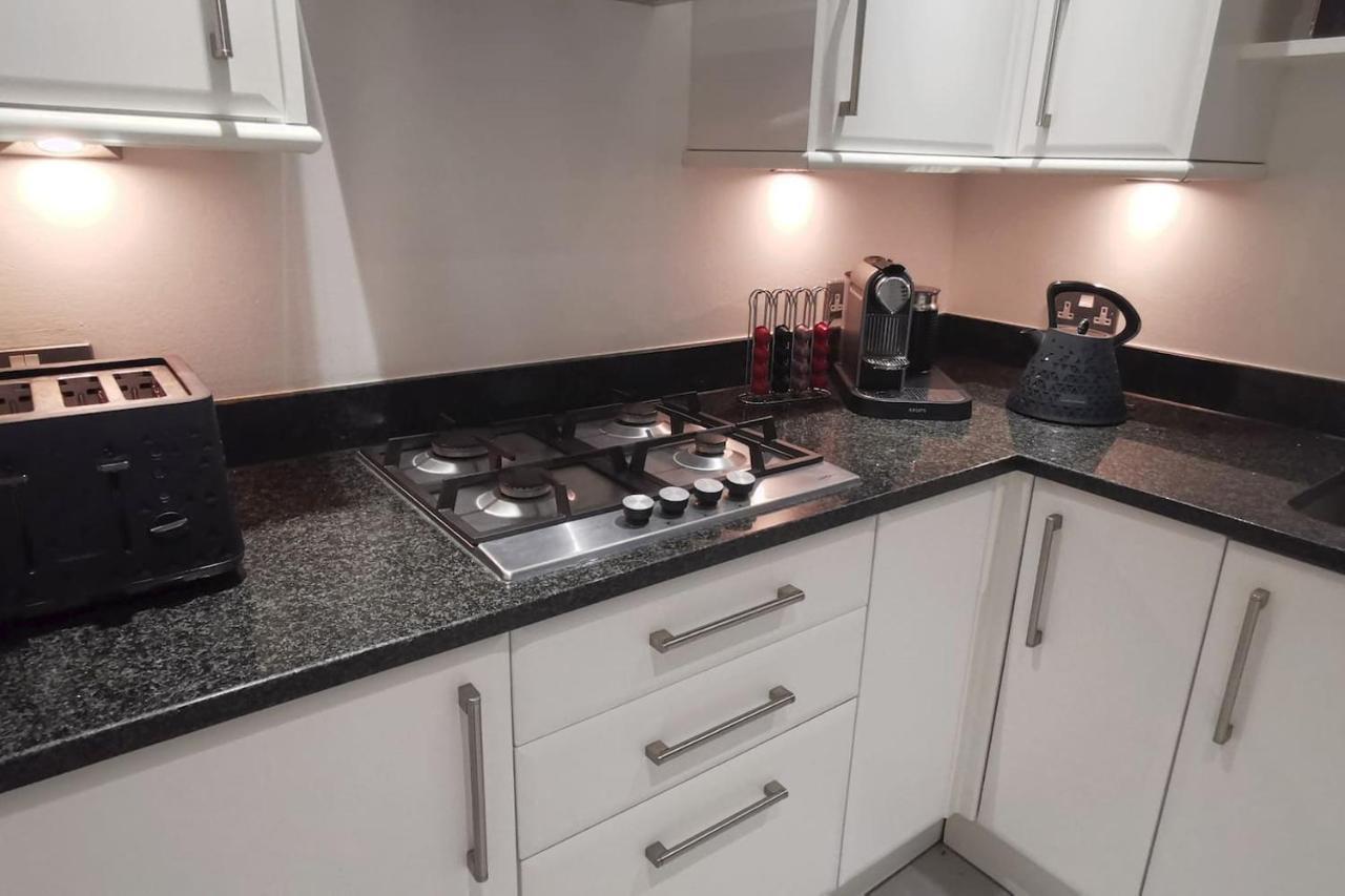 Perfectly Located 4 Storey Townhouse With 2 Parking Spaces In Central הרוגייט מראה חיצוני תמונה