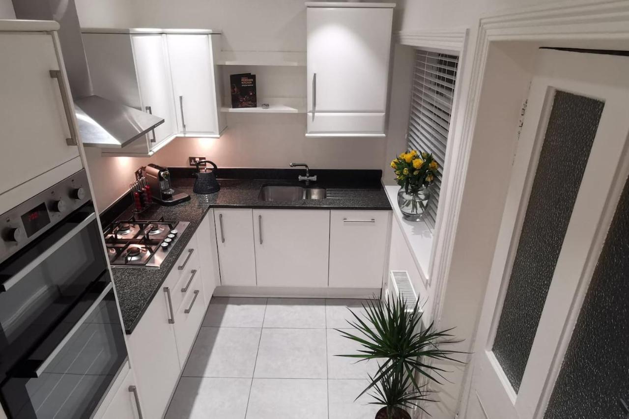 Perfectly Located 4 Storey Townhouse With 2 Parking Spaces In Central הרוגייט מראה חיצוני תמונה