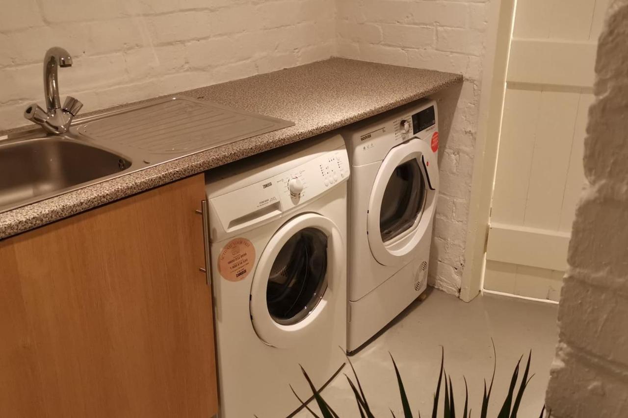 Perfectly Located 4 Storey Townhouse With 2 Parking Spaces In Central הרוגייט מראה חיצוני תמונה