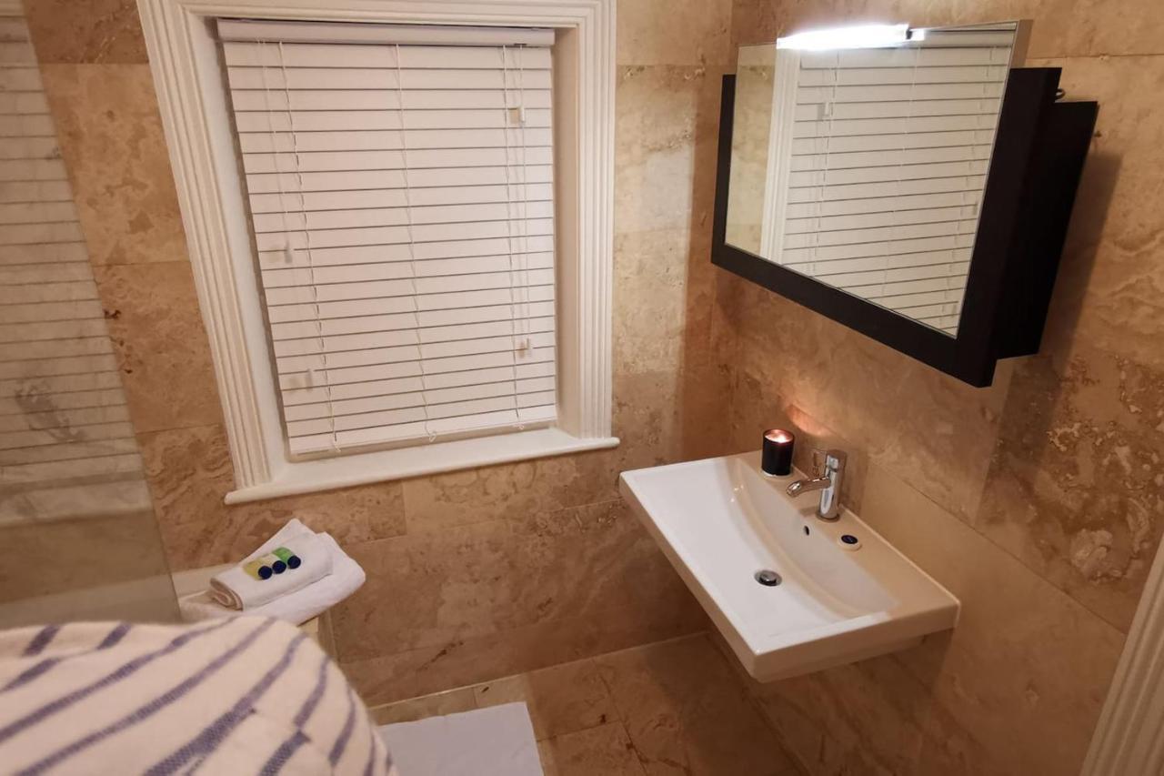 Perfectly Located 4 Storey Townhouse With 2 Parking Spaces In Central הרוגייט מראה חיצוני תמונה