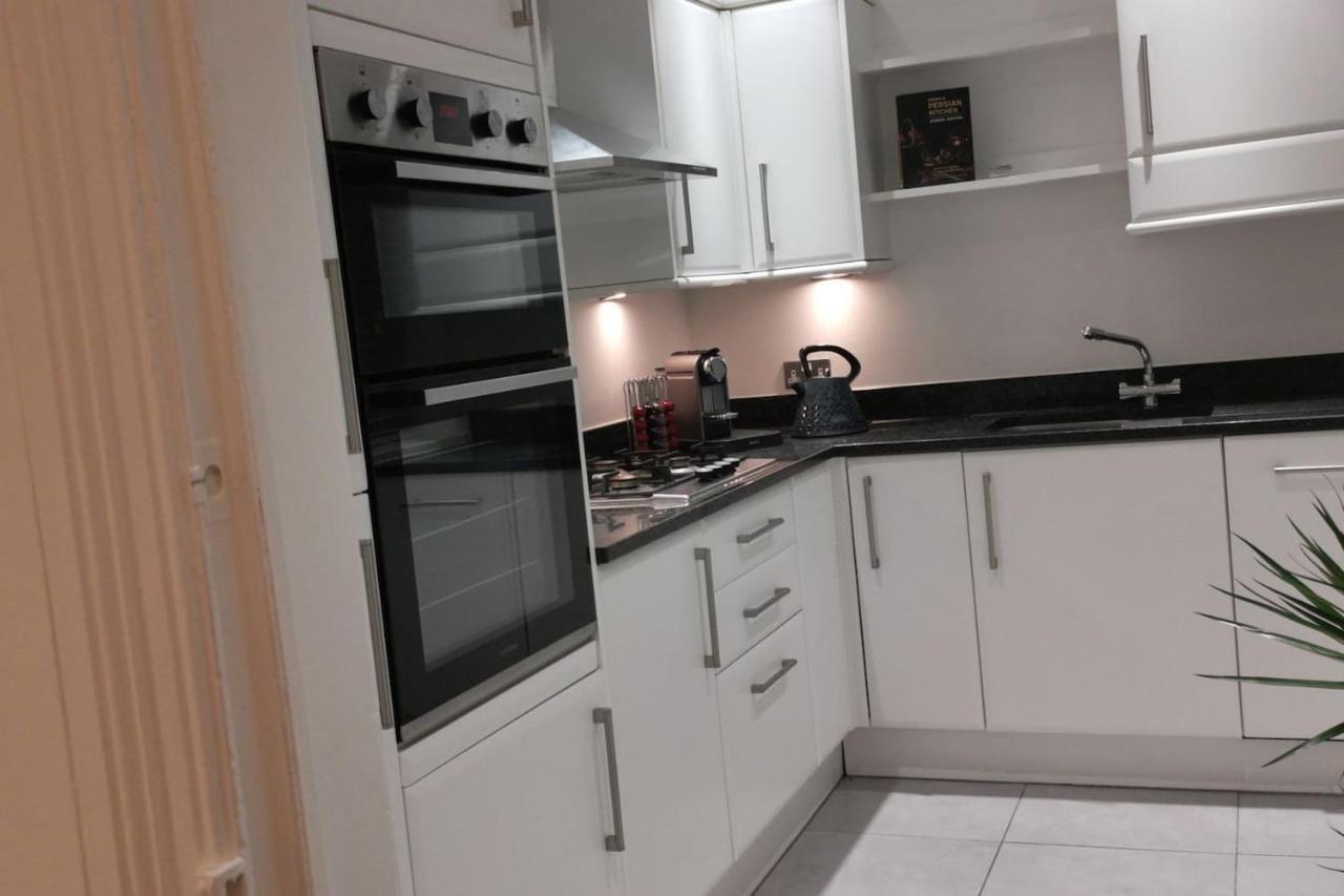 Perfectly Located 4 Storey Townhouse With 2 Parking Spaces In Central הרוגייט מראה חיצוני תמונה